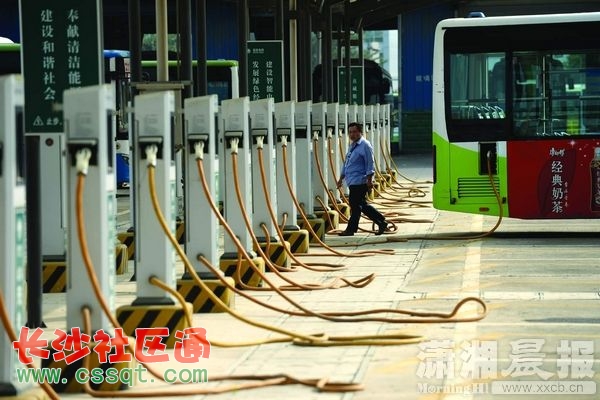 huangj1410951_nEO_IMG.jpg
